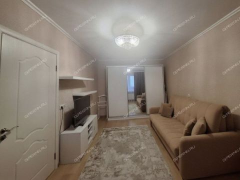 1-komnatnaya-ul-vyatskaya-d-1 фото