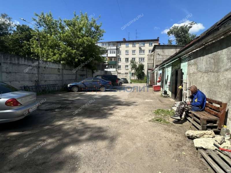 имущественный комплекс под торговую площадь, производственную площадь на улице Юлиуса Фучика