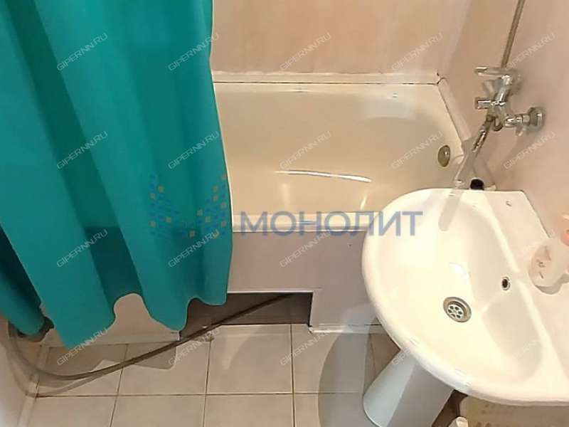 двухкомнатная квартира на улице Верхнепечёрская дом 12