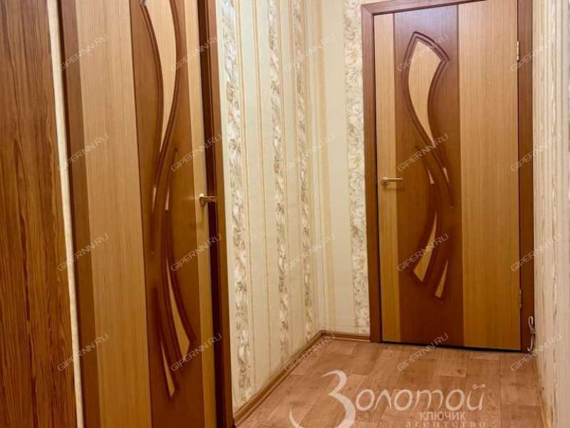 трёхкомнатная квартира на улице Героя Шнитникова дом 8