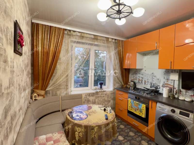 трёхкомнатная квартира на улице Шаляпина дом 20