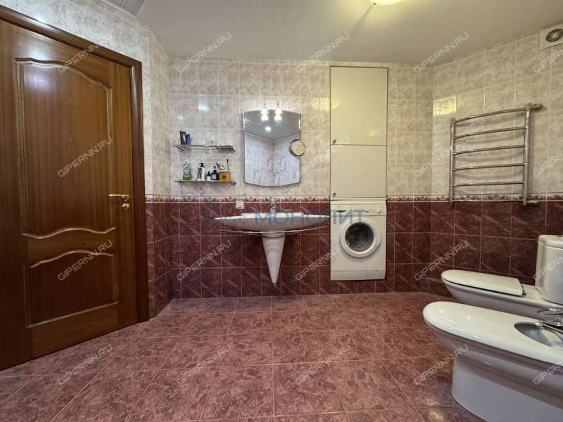 трёхкомнатная квартира на Керченской улице дом 28