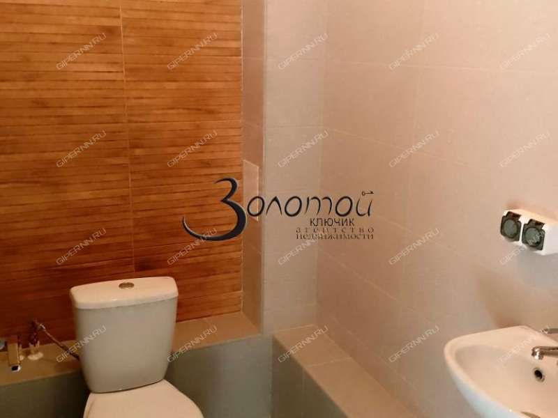 трёхкомнатная квартира на улице Дружаева дом 30