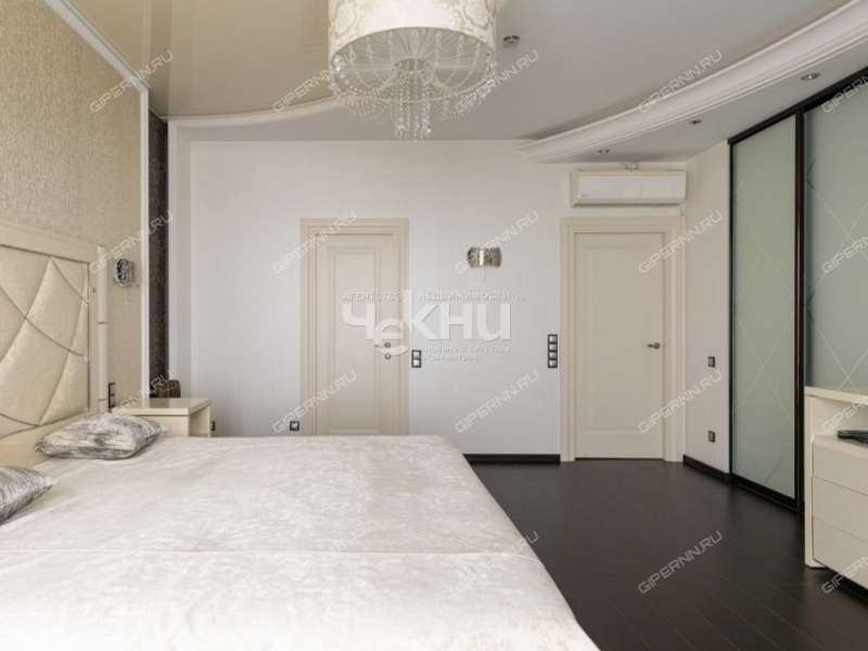 четырёхкомнатная квартира на улице Ульянова дом 7