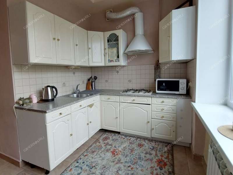 трёхкомнатная квартира на проспекте Кирова дом 6