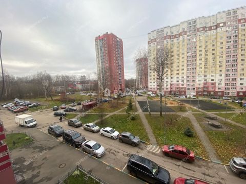 2-komnatnaya-b-r-60-letiya-oktyabrya-d-23-k1 фото