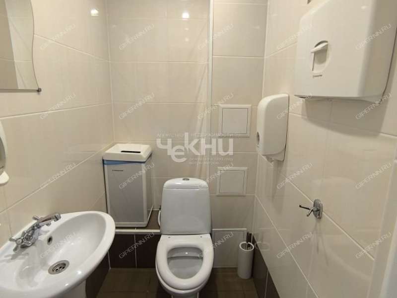 помещение под недвижимость под медицинские учреждения на улице Звездинка