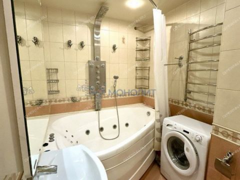 3-komnatnaya-ul-vyatskaya-d-1 фото