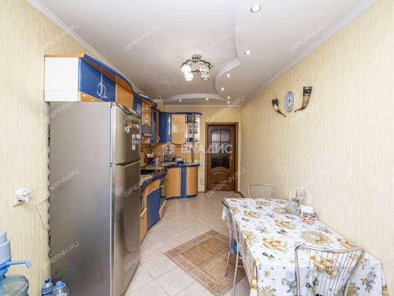 трёхкомнатная квартира на улице Обухова дом 6