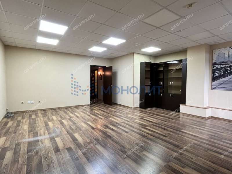 помещение под офис, торговую площадь на улице Германа Лопатина