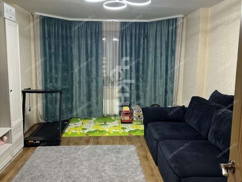 трёхкомнатная квартира на Первоцветной улице дом 6