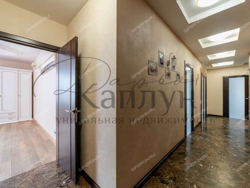 четырёхкомнатная квартира на Славянской улице дом 23