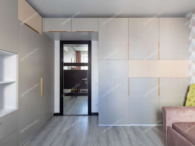 трёхкомнатная квартира на бульваре 60-летия Октября дом 21 к1