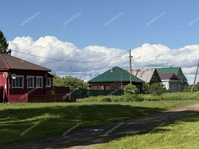 дом на улице 40 лет Победы деревня Пияичное