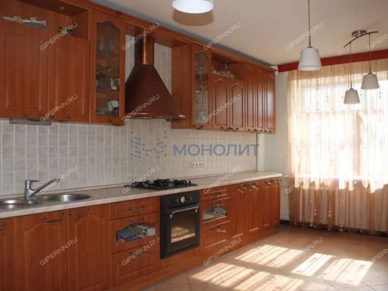 трёхкомнатная квартира на Большей Печёрской улице дом 32