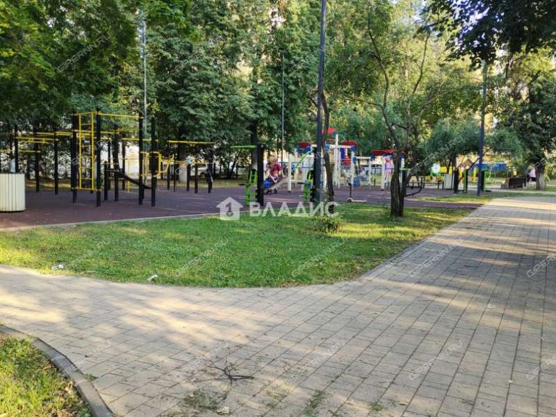 трёхкомнатная квартира на улице Страж Революции дом 7/5