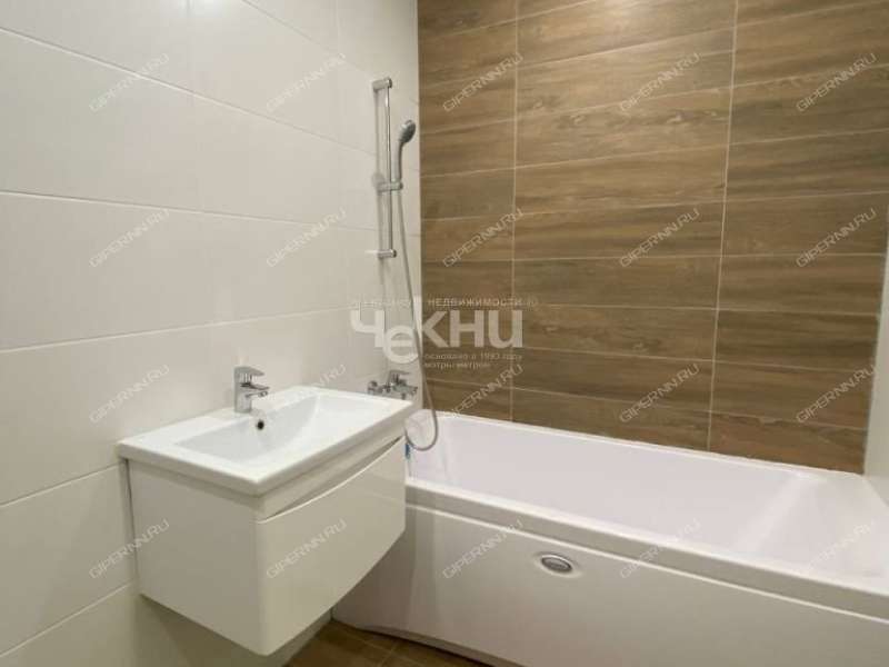 двухкомнатная квартира в новостройке примерно в 0,3 км на северо-восток от д.Анкудиновка, д.3 в ЖК КМ Анкудиновский парк, 47 деревня Анкудиновка