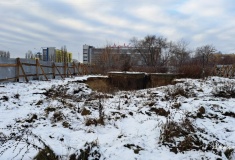 Огромный провал появился возле стройплощадки канатной дороги через Оку