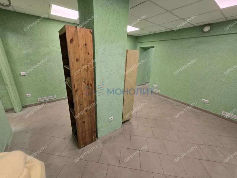 помещение под офис, торговую площадь на улице Космонавта Комарова