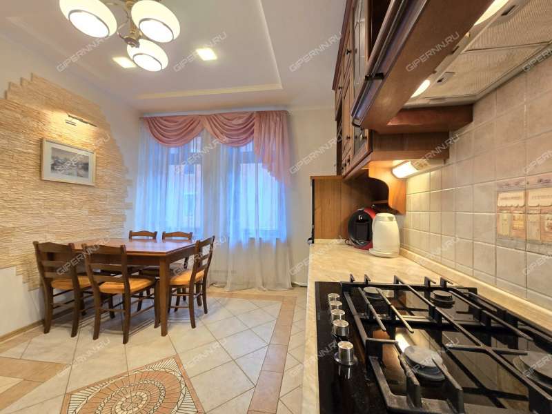 трёхкомнатная квартира на Славянской улице дом 21