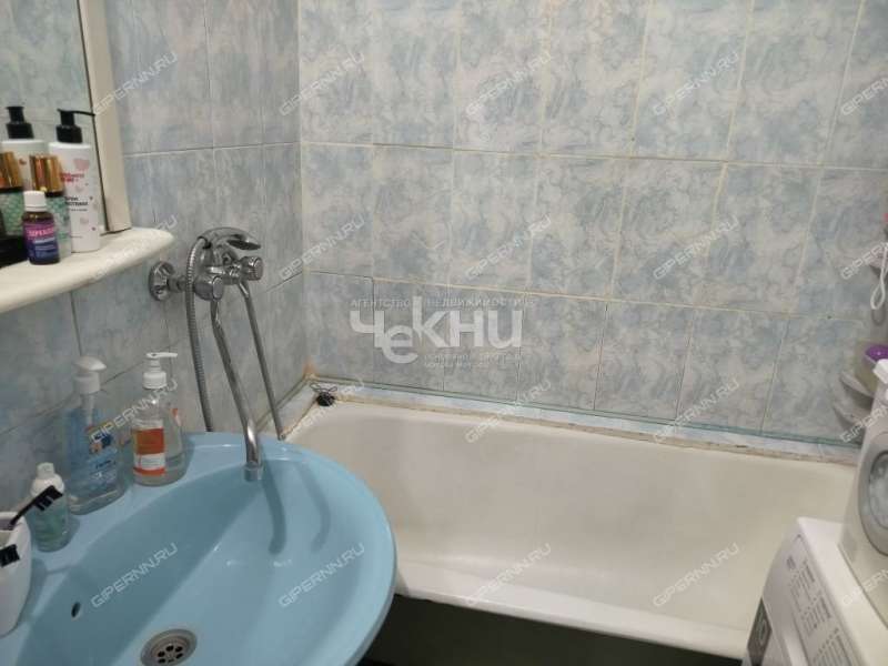 трёхкомнатная квартира на улице Германа Лопатина дом 13