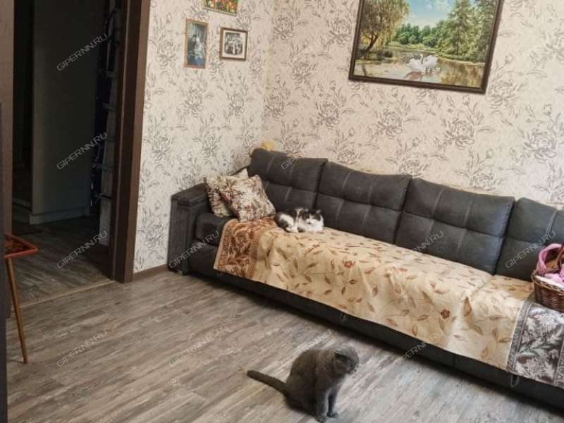 трёхкомнатная квартира на улице Героя Советского Союза Поющева дом 15