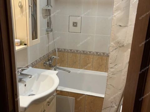 3-komnatnaya-ul-verhnepecherskaya-d-8 фото