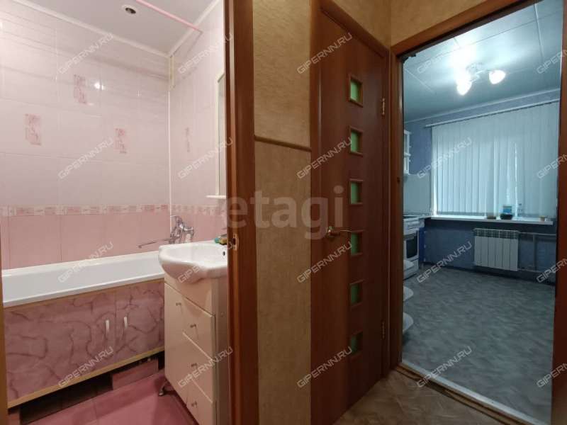 двухкомнатная квартира на улице Верхнепечёрская дом 12