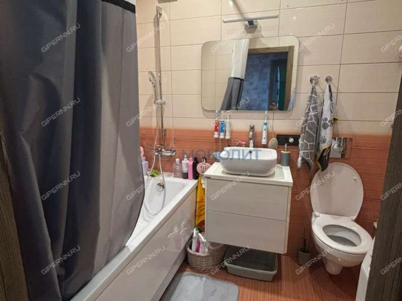 трёхкомнатная квартира на бульваре 60-летия Октября дом 25 к3