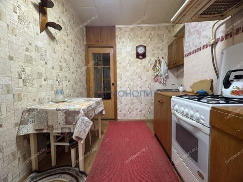 3-komnatnaya-ul-strokina-d-3a фото