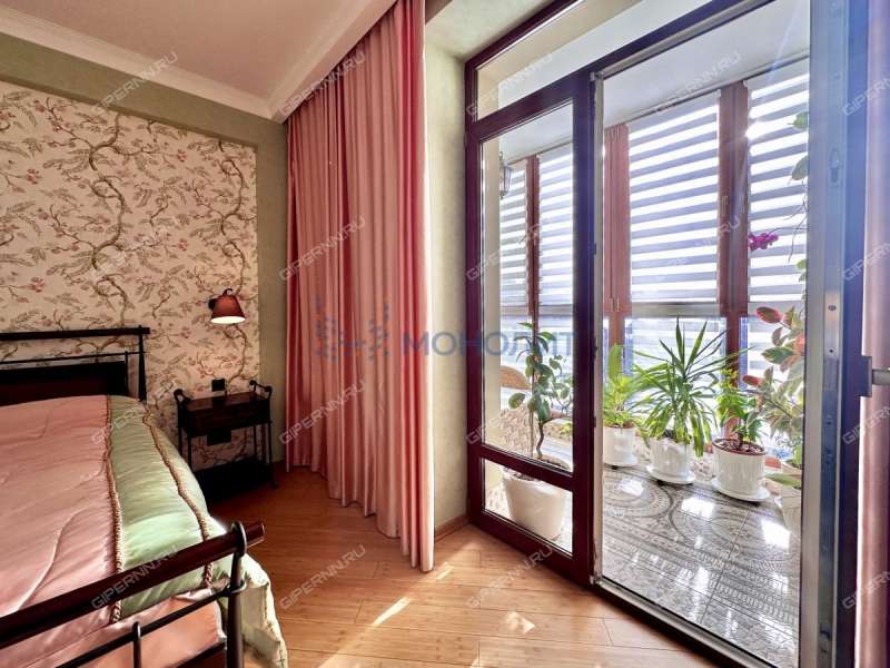 трёхкомнатная квартира на улице Короленко дом 19б