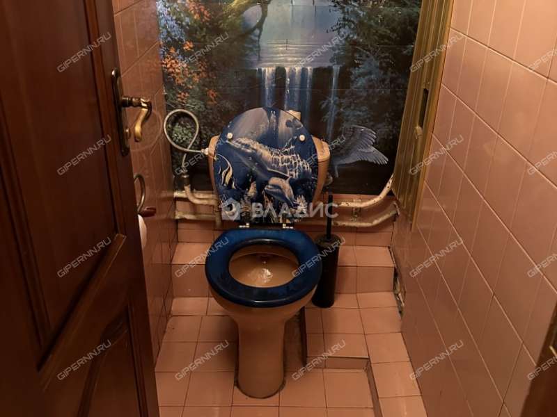 трёхкомнатная квартира на улице Верхнепечёрская дом 4