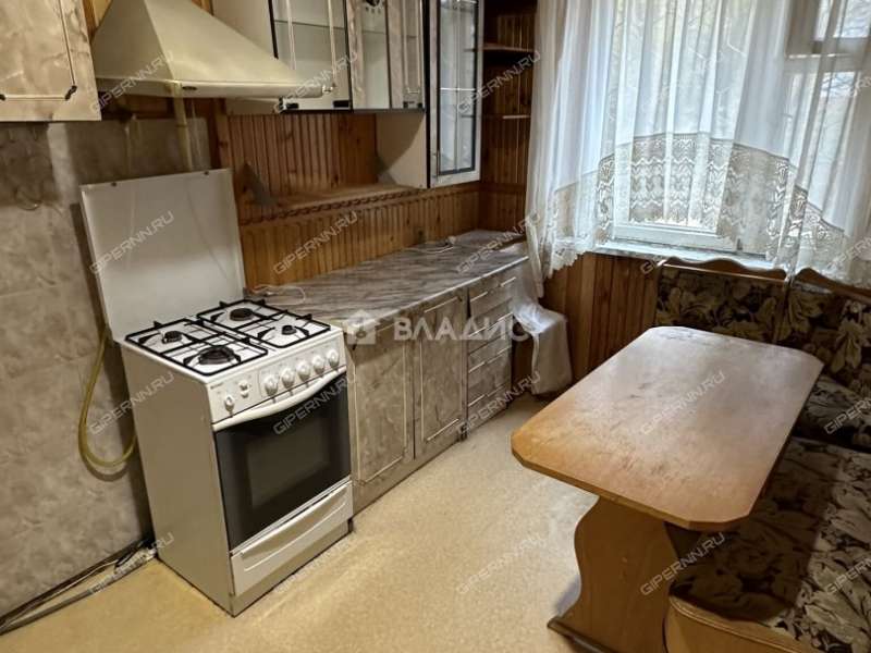 трёхкомнатная квартира на улице Верхнепечёрская дом 4