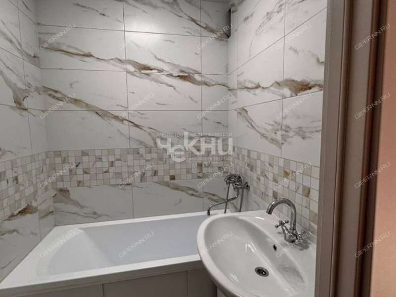 двухкомнатная квартира на улице Верхнепечёрская дом 11 к1