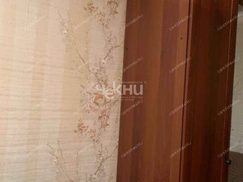 трёхкомнатная квартира на улице Красных Зорь дом 23