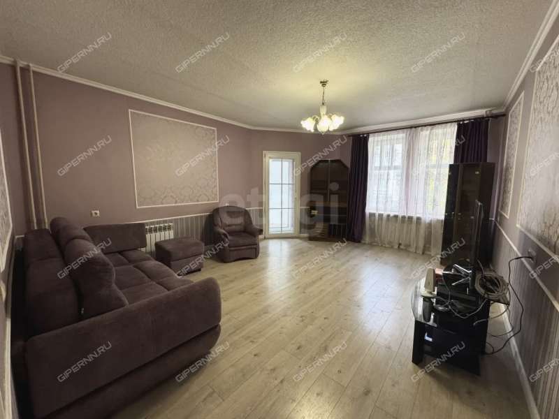 трёхкомнатная квартира на улице Максима Горького дом 52