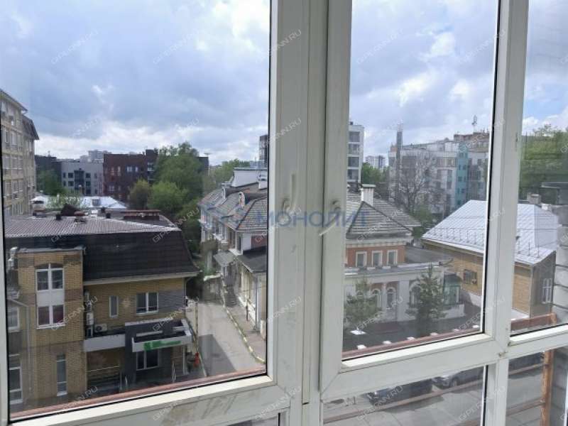 трёхкомнатная квартира на Большей Печёрской улице дом 32