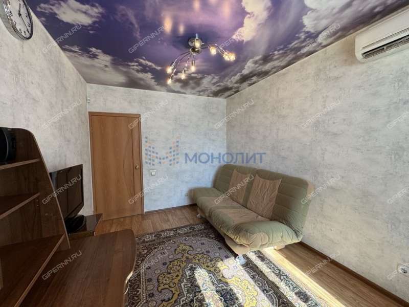 трёхкомнатная квартира на улице Александра Хохлова дом 1