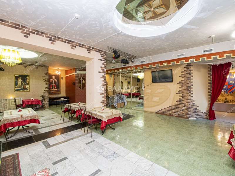 здание под офис, торговую площадь на улице Баранова