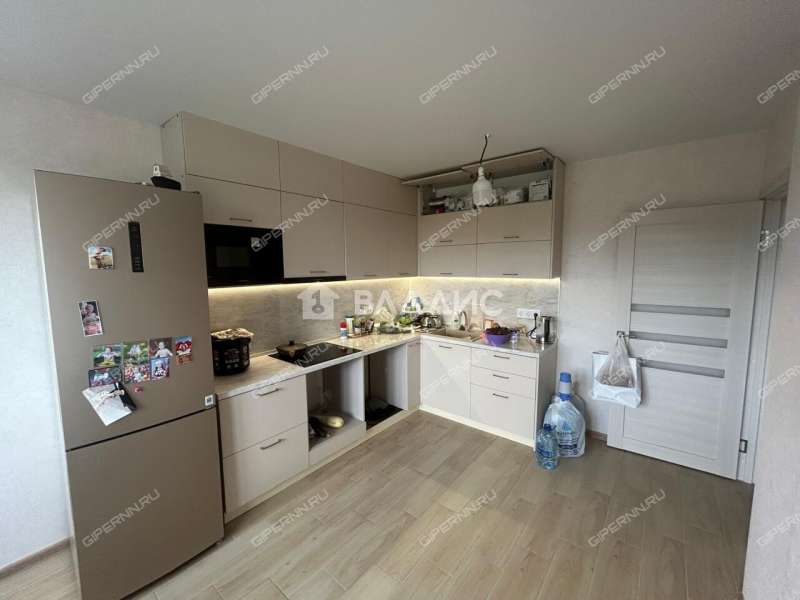 трёхкомнатная квартира на проспекте Героев Донбасса дом 16