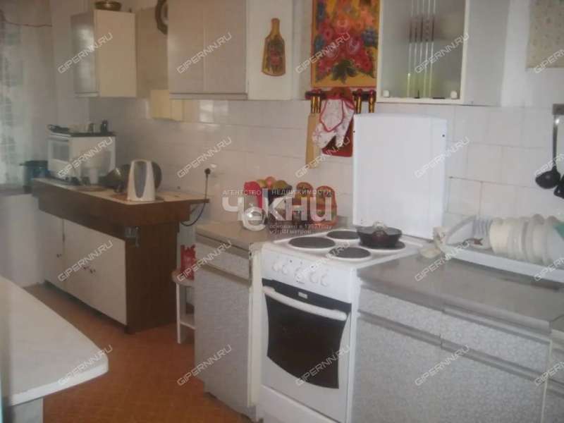 четырёхкомнатная квартира на улице Коминтерна дом 178