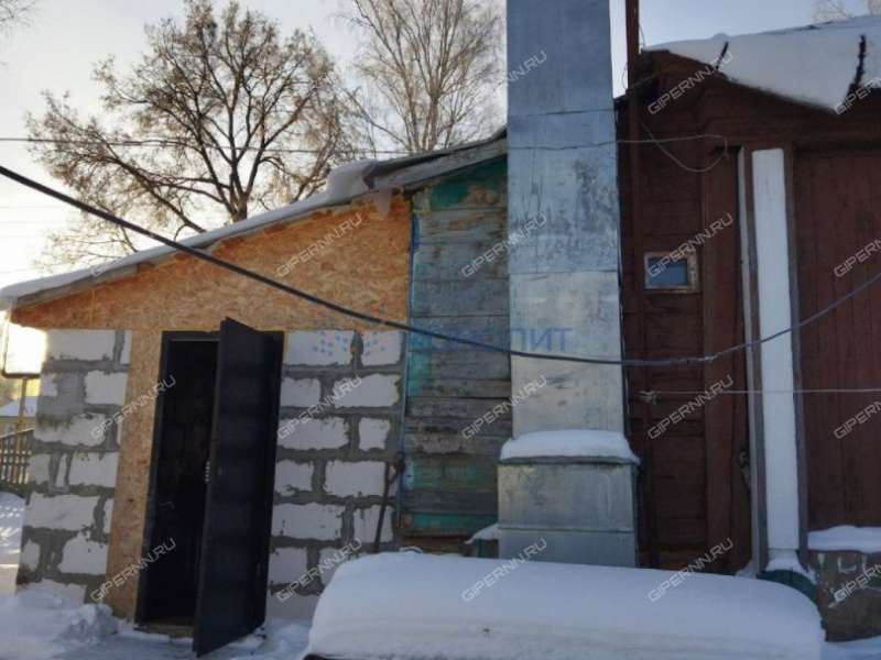 дом на Центральной улице село Дубское