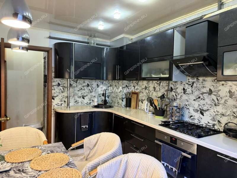 трёхкомнатная квартира на улице Максима Горького дом 152