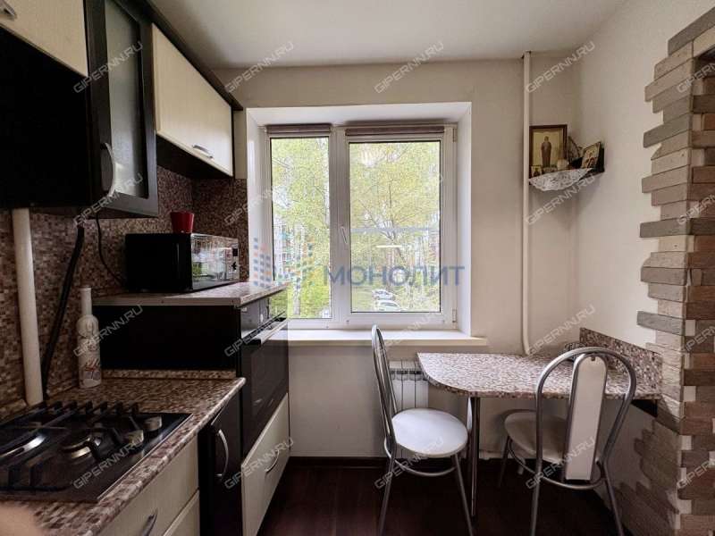 трёхкомнатная квартира на бульваре 60-летия Октября дом 9