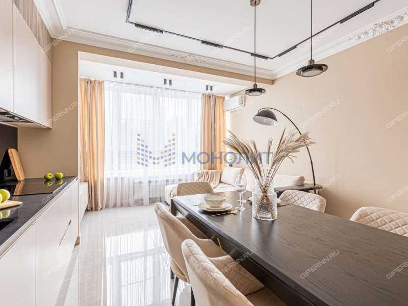 четырёхкомнатная квартира на Сенной площади дом 1