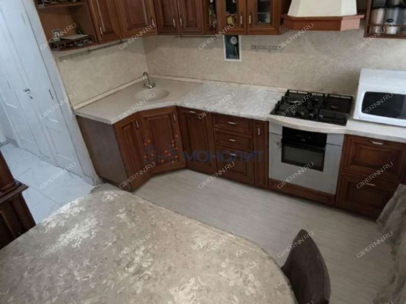 четырёхкомнатная квартира на улице Голубева дом 4