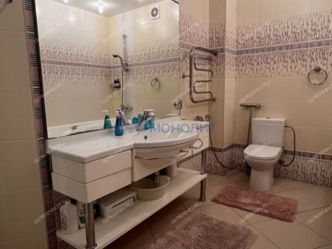 4-komnatnaya-ul-nesterova-d-33 фото