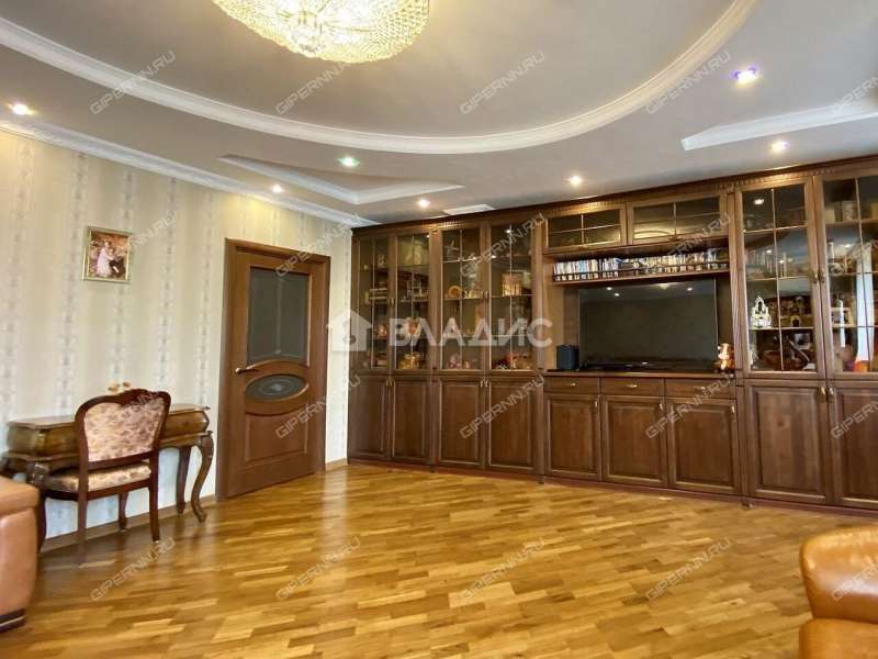 четырёхкомнатная квартира на улице Дунаева дом 8