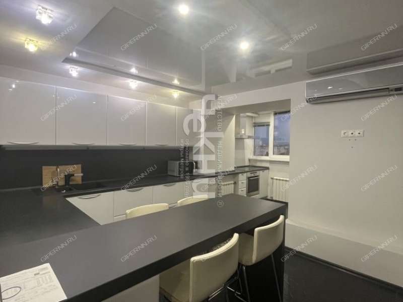 пятикомнатная квартира на улице Красных Зорь дом 22