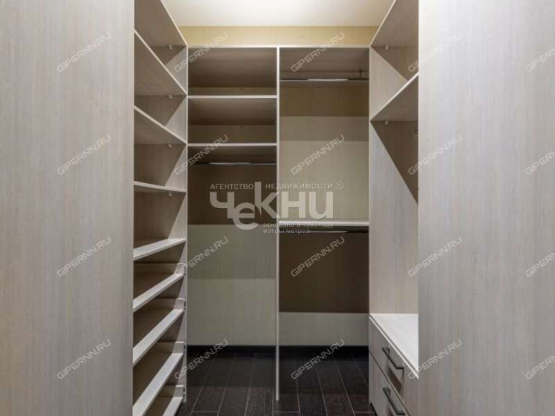 четырёхкомнатная квартира на улице Ульянова дом 7